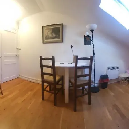 Jolie Privee Centre-ville Hostel *