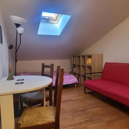 Jolie Privee Centre-ville Hostel
